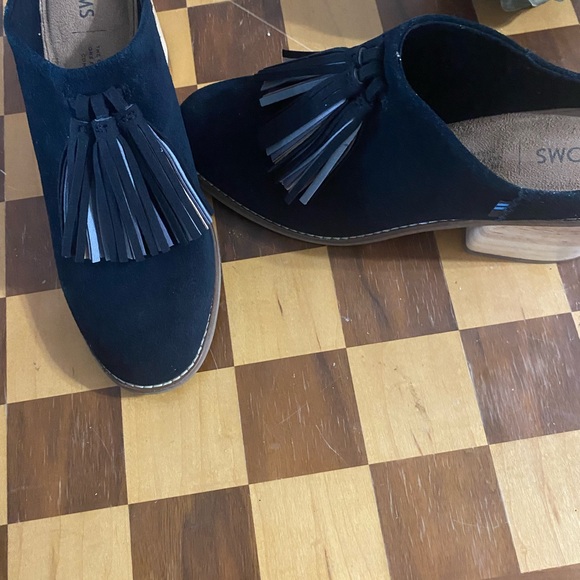 Tom’s black suede slides - Picture 6 of 6